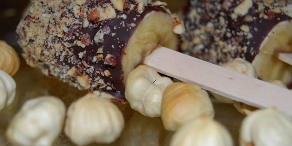 Рецепт бананы в шоколаде и орехах