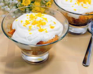 Десерт из апельсинов с взбитыми сливками