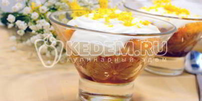 десерт из апельсинов с взбитыми сливками