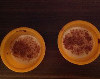 Десерт из топленого молока и корицы