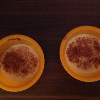 Десерт из топленого молока и корицы