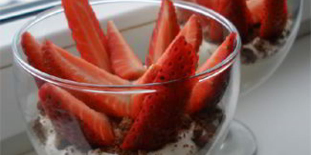 Рецепт десерт с клубникой и трюфелем