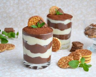 Десерт в стакане слоями