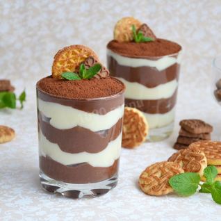 Десерт в стакане слоями