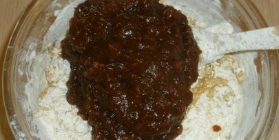 финиковый пудинг с карамельным соусом