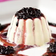 Рецепт Французского десертного сыра с ежевичныма соусома