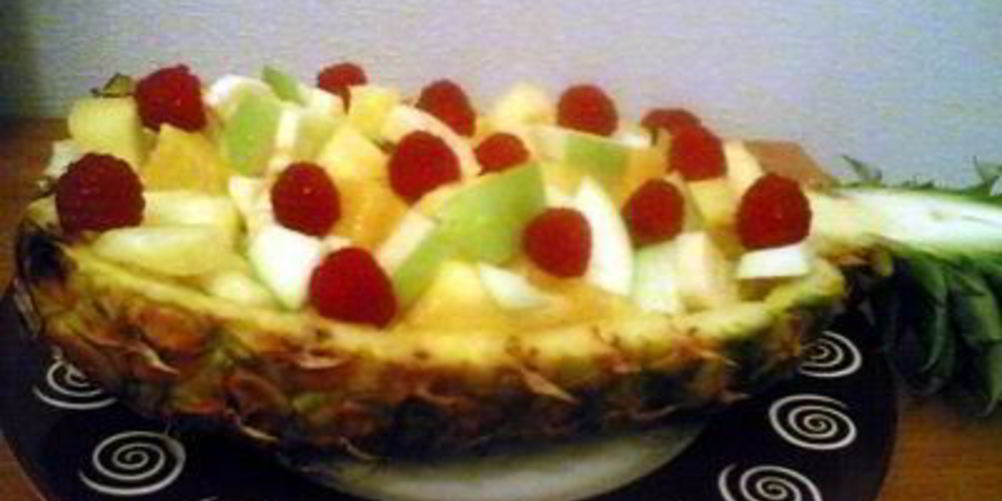 Рецепт фрукты в ананасе — десерт-салат
