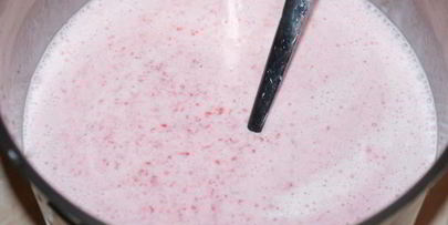 горячий белый шоколад с клубникой