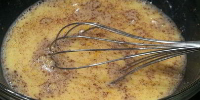 хлебный пудинг с яблоками и черникой