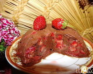 Холодный десерт Клубника в шоколаде