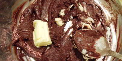 холодный десерт клубника в шоколаде