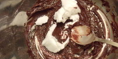 холодный десерт клубника в шоколаде