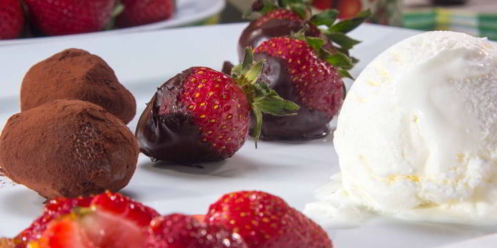 Рецепт клубника и шоколад с мороженым