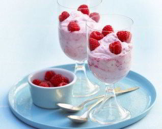 Английский крем с шоколадом, ликером Франжелико и свежей малиной