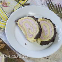 Рецепт Бисквитный рулет с клубничным кремом