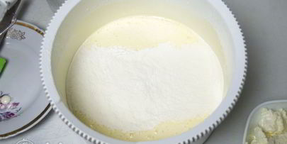 бисквитный рулет с клубничным кремом