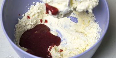 бисквитный рулет с клубничным кремом