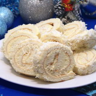 Бисквитный рулет с кремом и кокосовой стружкой