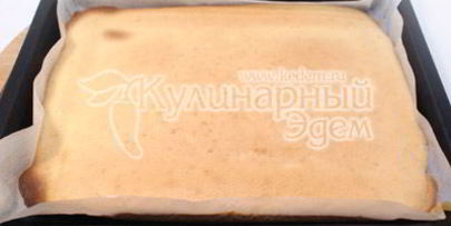 бисквитный рулет с кремом и кокосовой стружкой