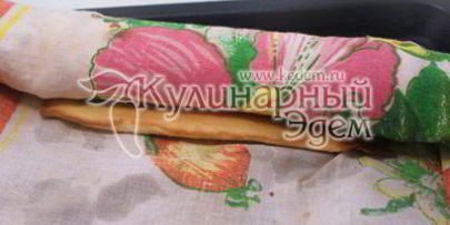 бисквитный рулет с кремом и кокосовой стружкой