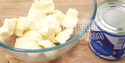 бисквитный рулет с кремом и кокосовой стружкой