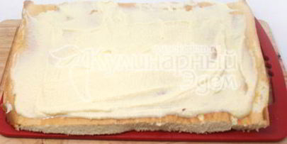 бисквитный рулет с кремом и кокосовой стружкой