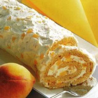 Бисквитный рулет с персиковым кремом