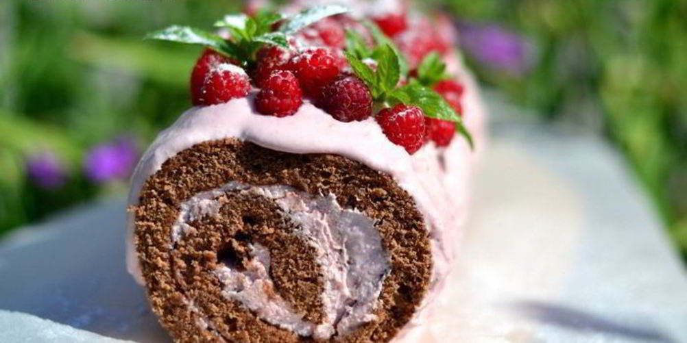 Рецепт бисквитный рулет с творожно-ягодным кремом