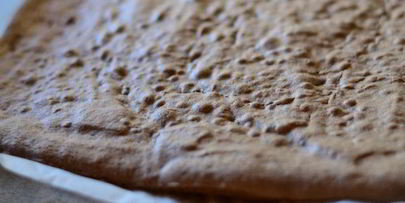 бисквитный рулет с творожно-ягодным кремом