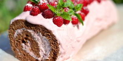 бисквитный рулет с творожно-ягодным кремом