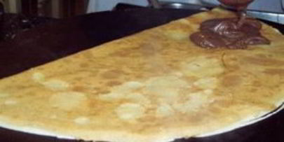 блинчики с шоколадным ореховым кремом