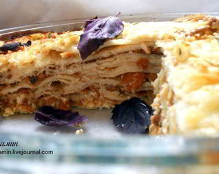 Блинная лазанья с лисичками и творожным кремом