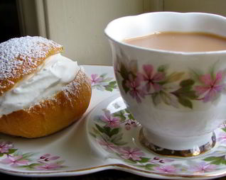 Булочки с творожным кремом внутри