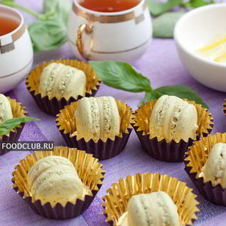 Фисташковые макаронс с базиликовым кремом