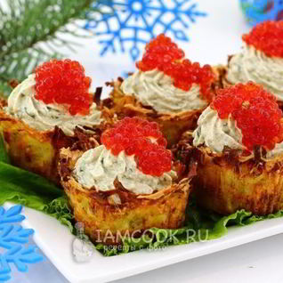 Картофельные корзиночки с селедочным кремом