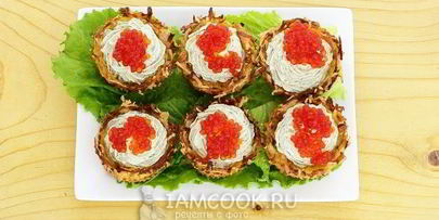 картофельные корзиночки с селедочным кремом