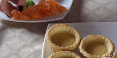 корзиночки с фруктами и кремом