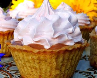 Корзиночки с яблочным пюре и белковым кремом