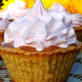 Корзиночки с яблочным пюре и белковым кремом