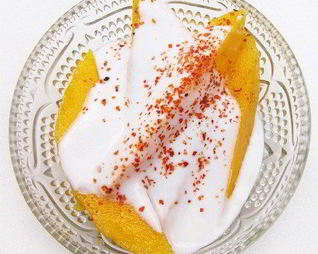 Манго с кокосовым кремом и перцем чили