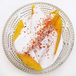 Манго с кокосовым кремом и перцем чили