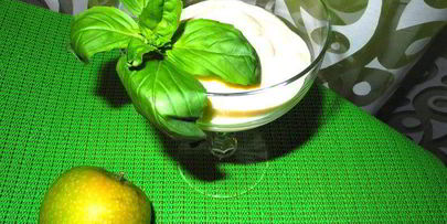 нежный десертный крем из яблок с базиликом и кардамоном