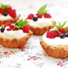 Рецепт Песочные корзиночки с кремом из белого шоколада и маскарпоне со свежими ягодами