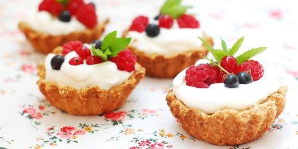 Рецепт песочные корзиночки с кремом из белого шоколада и маскарпоне со свежими ягодами