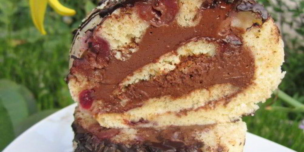 Рецепт рулет с черешней и шоколадным кремом