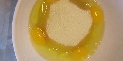 рулет с черешней и шоколадным кремом