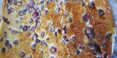 рулет с черешней и шоколадным кремом