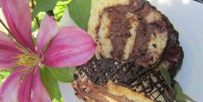 рулет с черешней и шоколадным кремом