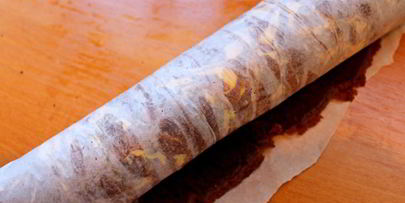 рулет с кофейным кремом и клубникой