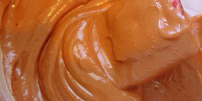 рулет с кофейным кремом и клубникой